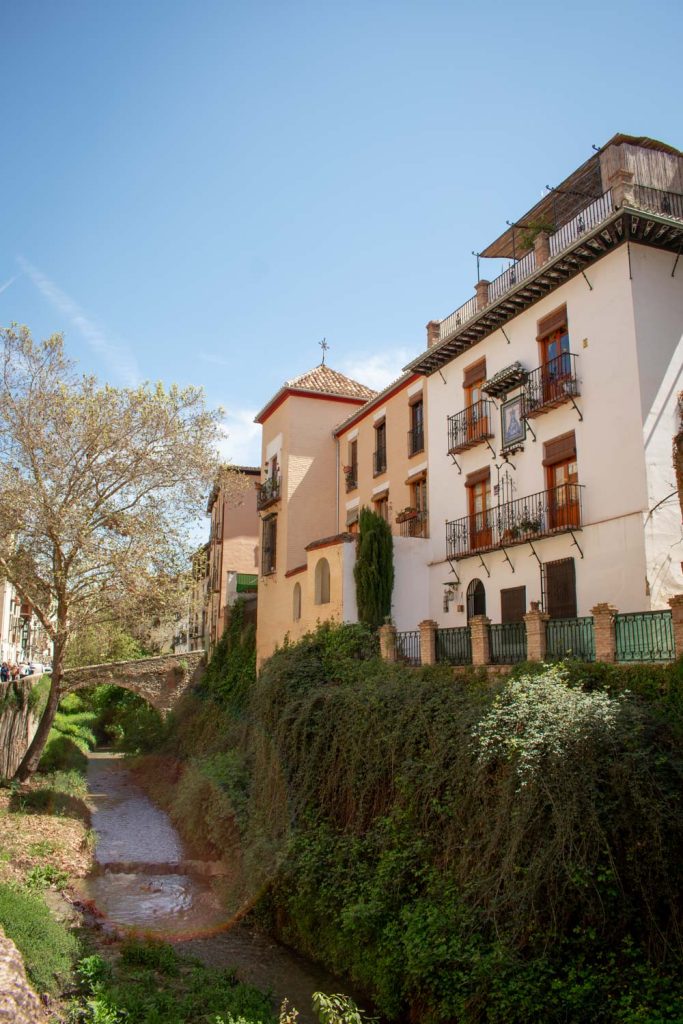Carrera del Darro and Darro River below