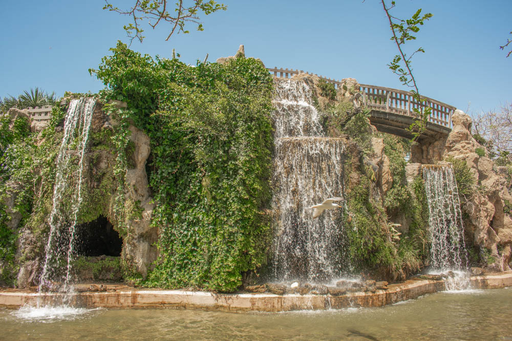 Parque Genovés and its waterfall