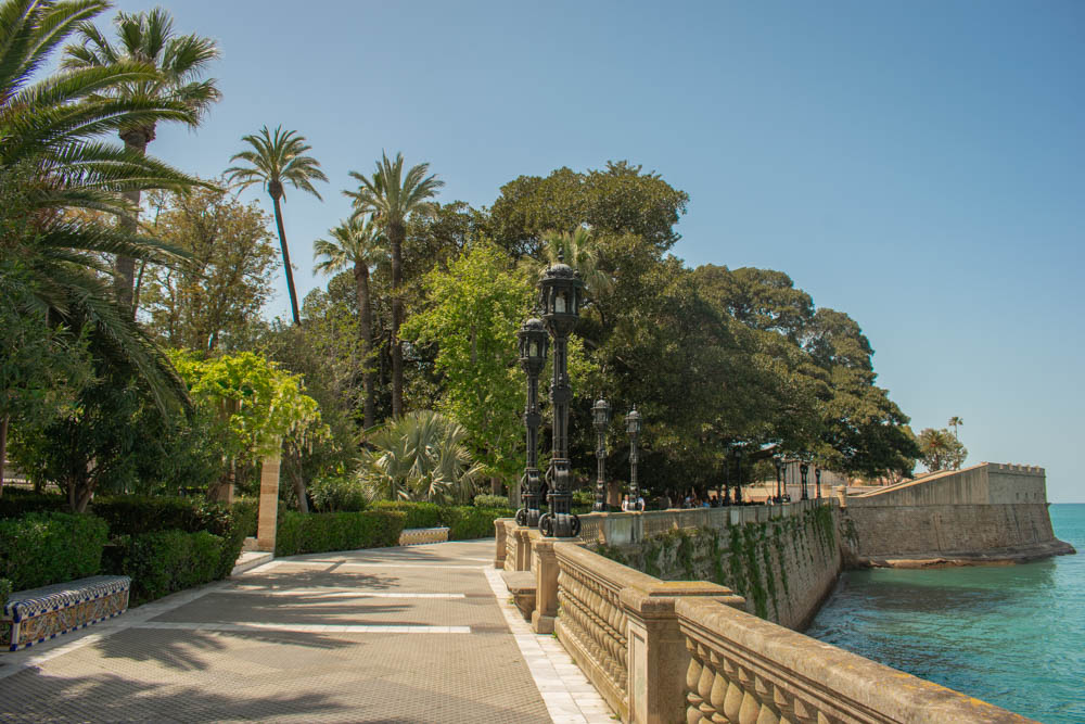Jardines de Alameda Apodaca walkway with water from the Bay of Cadiz on the right side