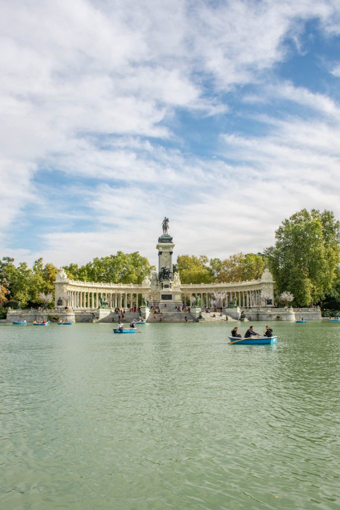 Tourists rowing boats on the pond at Buen Retiro Park