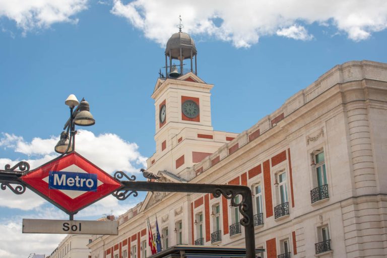 Sol metro entrance sign in front of the Casa de Correos in Puerta del Sol