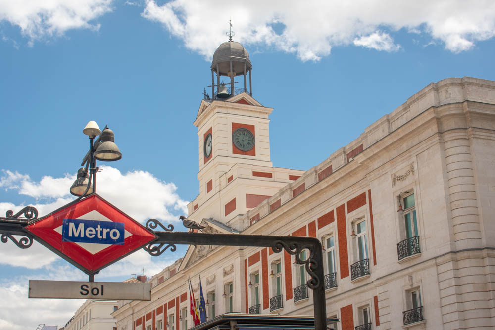 Sol metro entrance sign in front of the Casa de Correos in Puerta del Sol